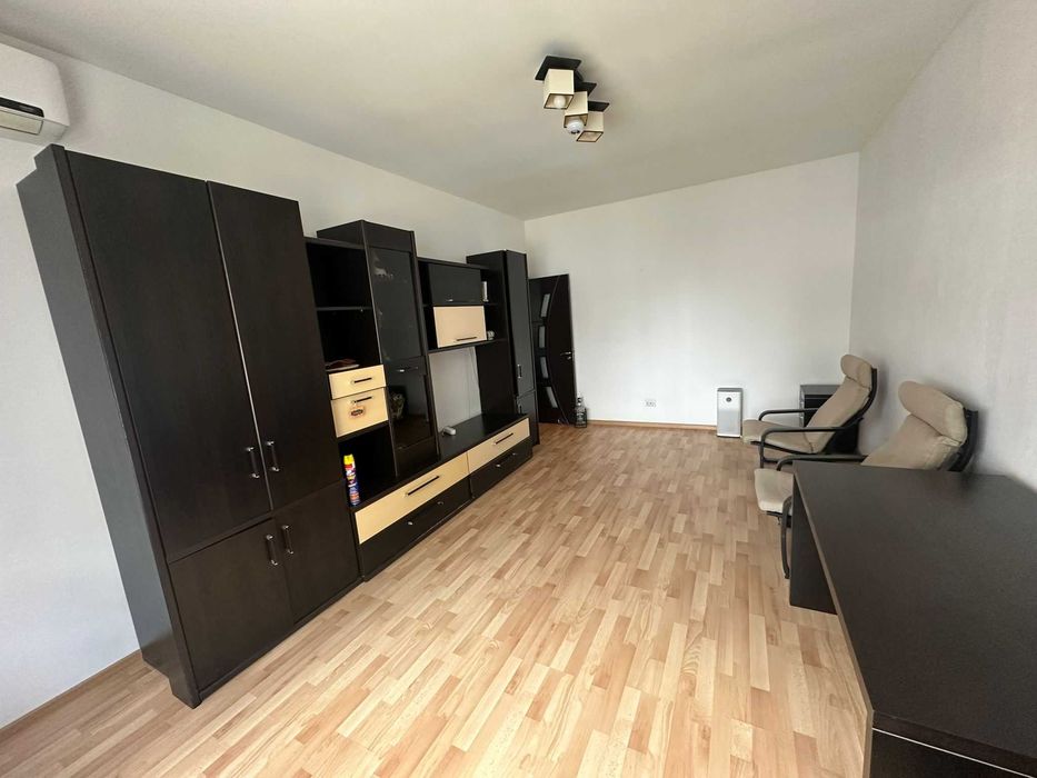 Ofer spre închiriere apartament cu 2 camere
