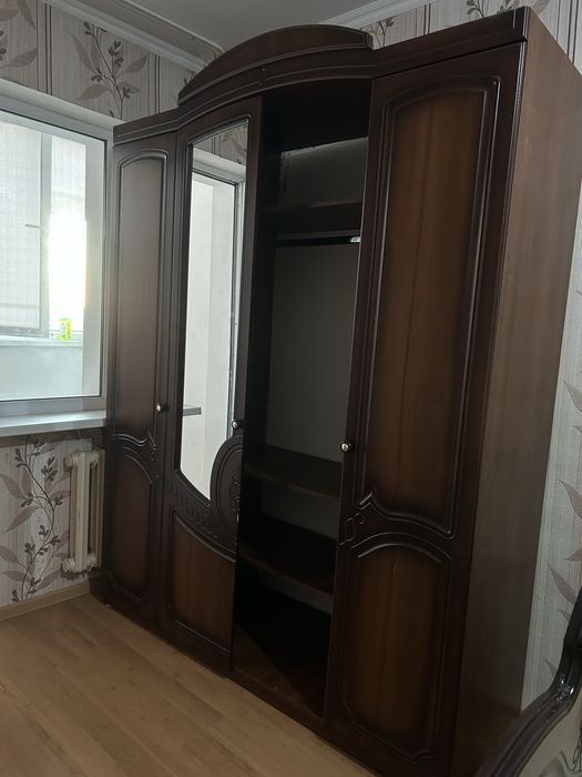 Кровать, шифоньер