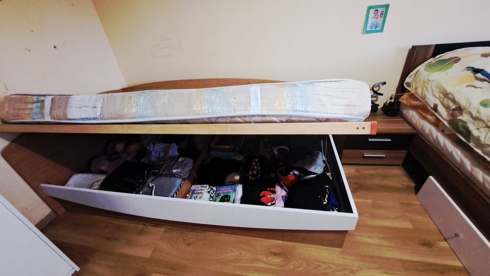 Легло с повдигащ механизъм