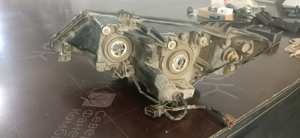 Оригинальный правый фара