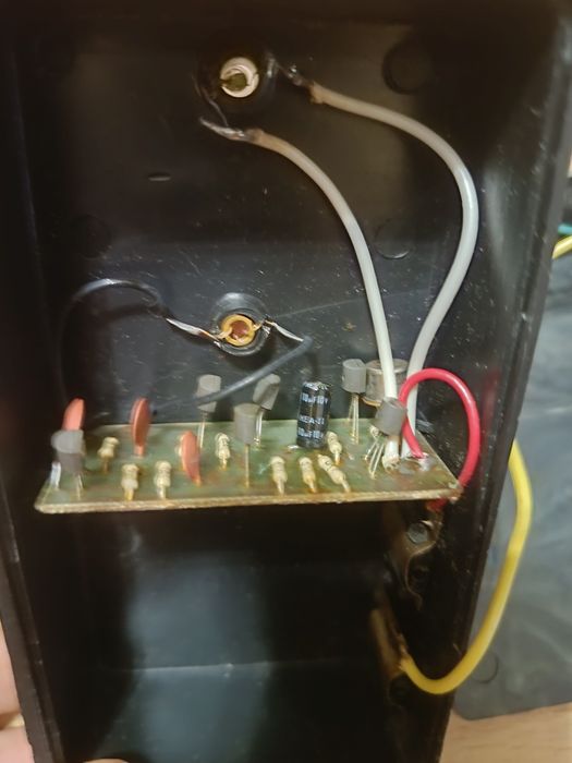 Стари играчки , пистолет и сметало