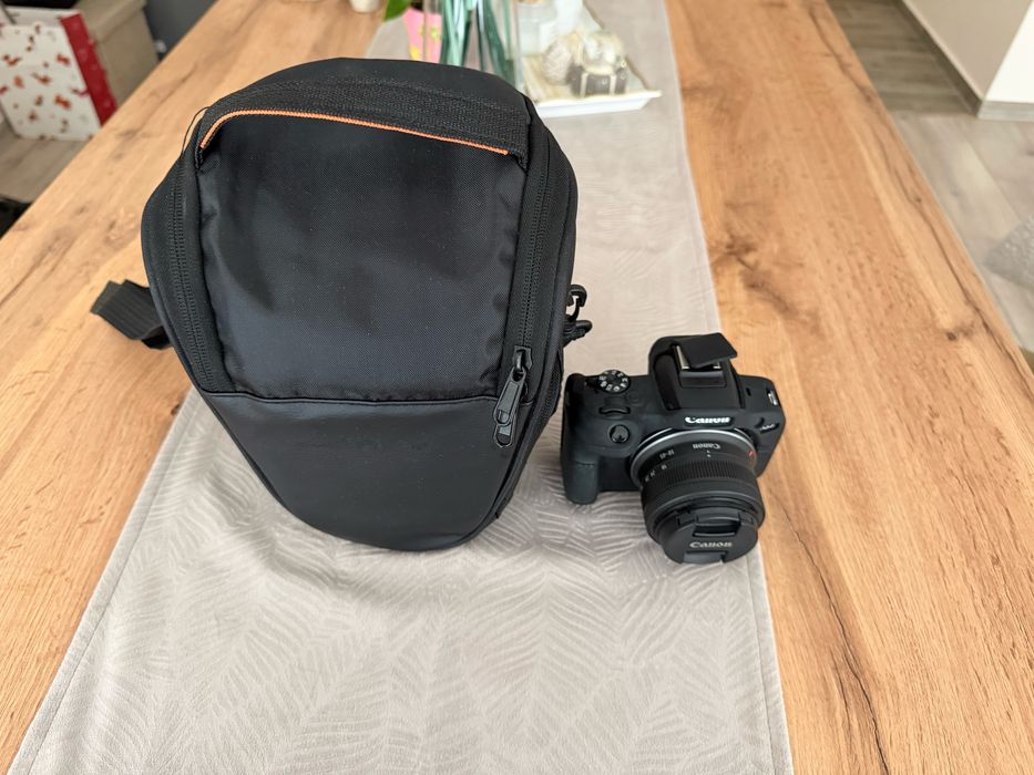 Фотоапарат Canon EOS R100