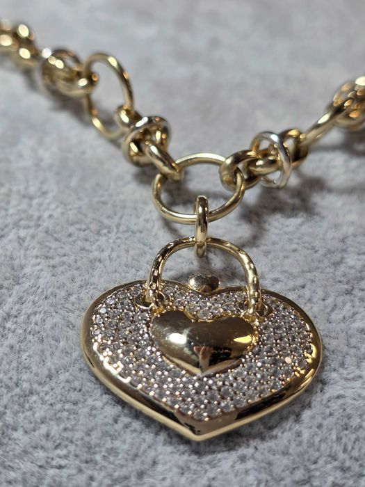 Lanț Elegant din Aur 14K cu Pandantiv Inimă Strălucitoare – Design Romantic