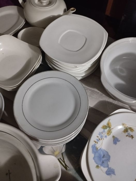 Продам срочно посуду