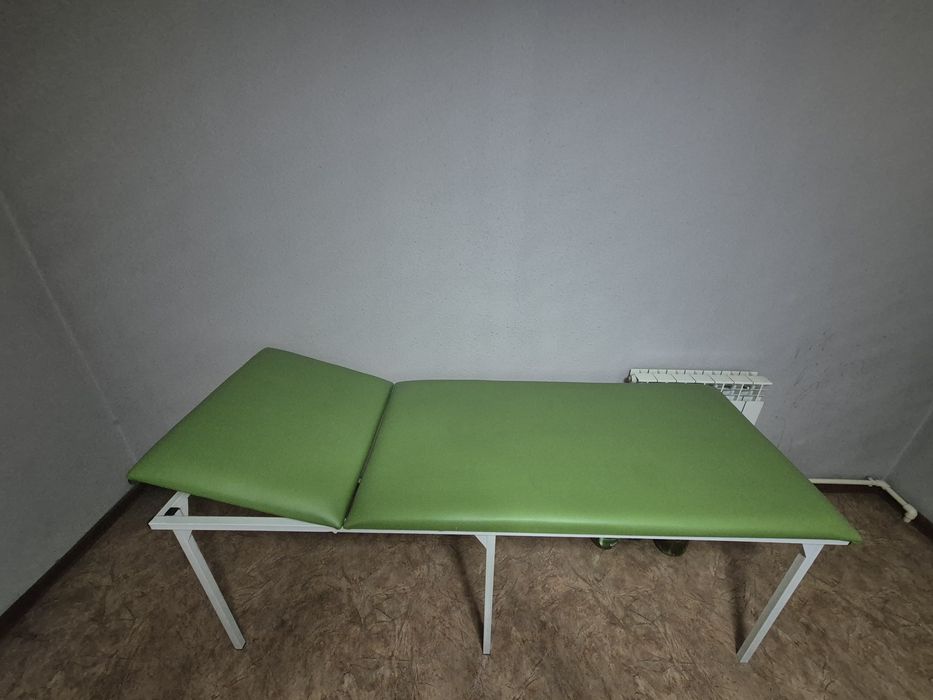 Продам кушетку б/у