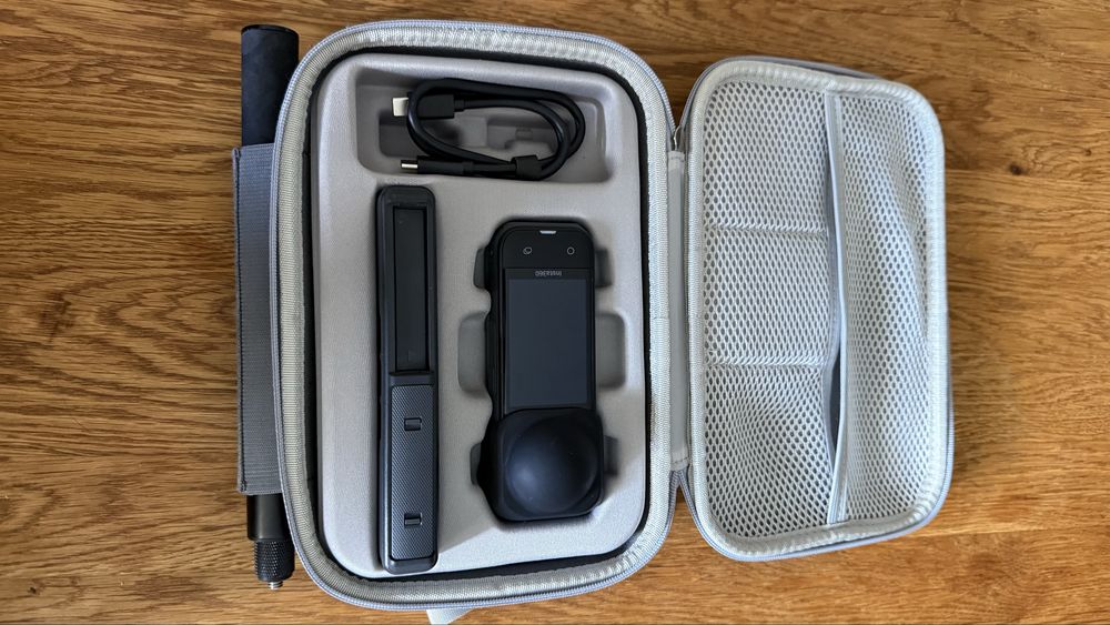 Insta360 x5 essential combo