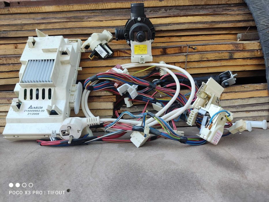 Пералня Hotpoint на части