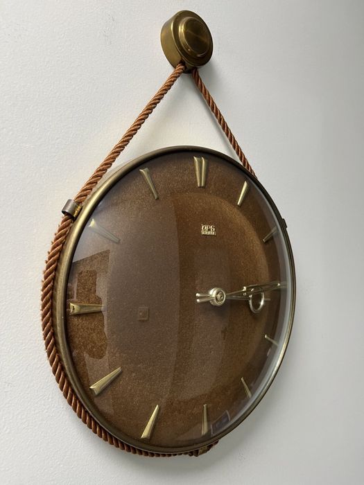 Стенен часовник / 50-те