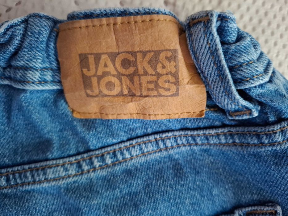 Почти нов детски лот от Jack Jones оригинални къси дънкови панталони и тениска - размер 164/170 см