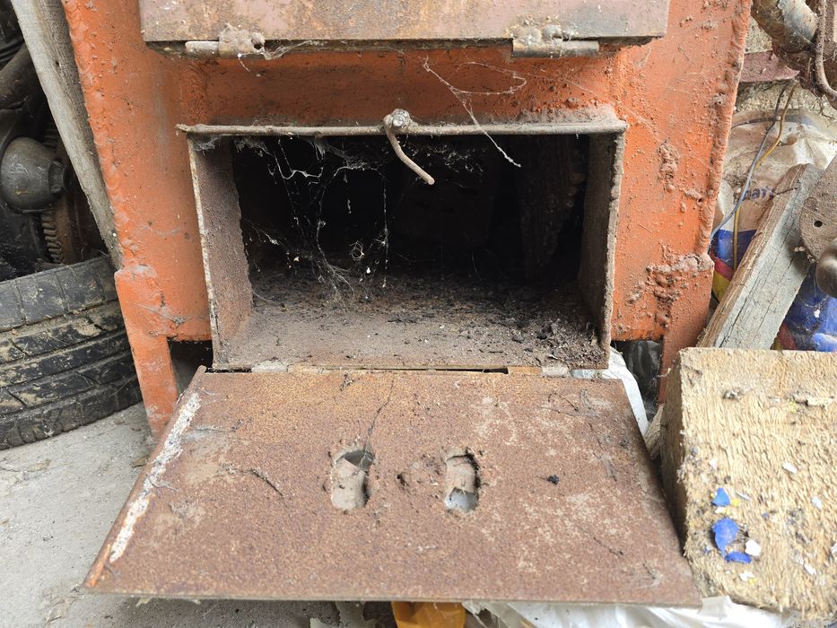 Котел с водна риза за отопление с твърдо гориво