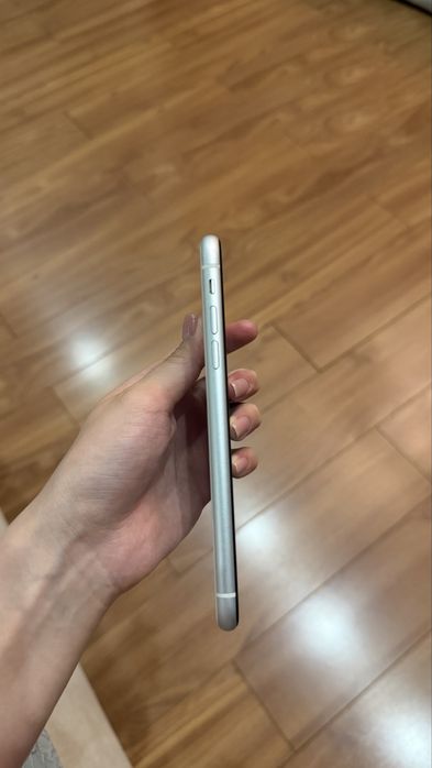 iPhone XR 128GB White