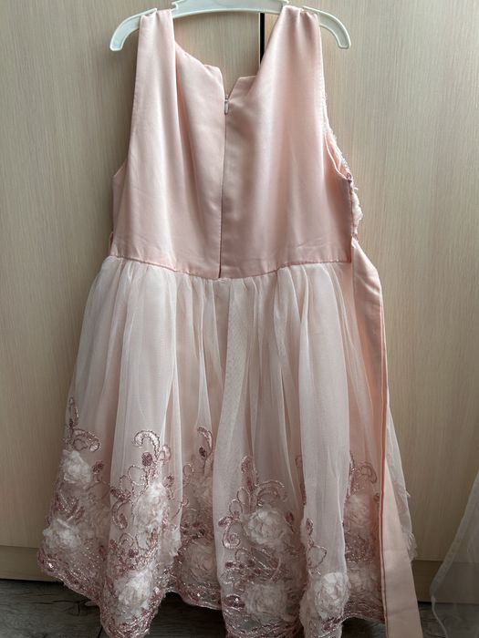 Нарядное платье для девочки (120см)