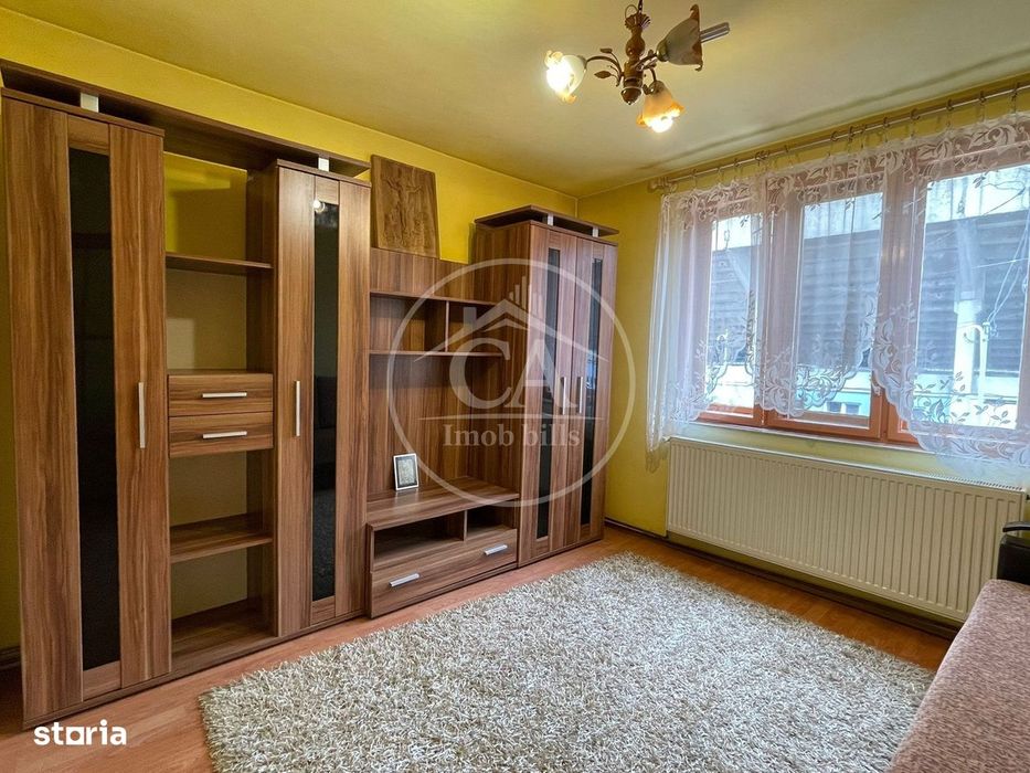 Casa de vânzare cu 8 camere de tip P+E+M in zona Rogerius, Oradea
