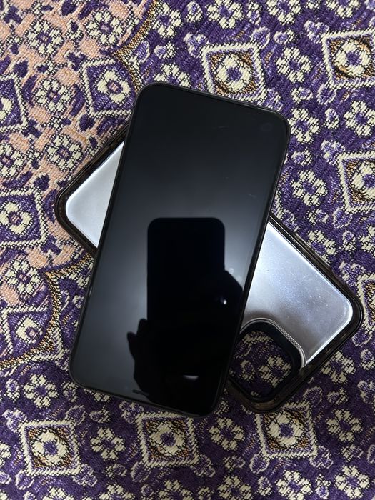 Продам айфон 11 срочно