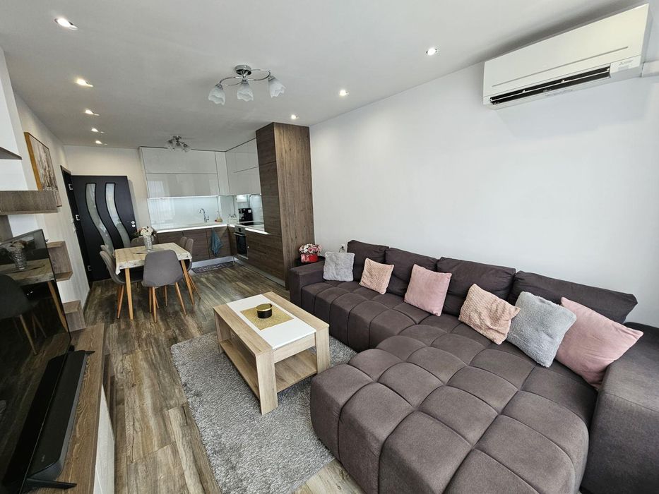 Продава се Тристаен апартамент в Пловдив, Южен - 94 кв.м за 1766 €/кв.м - Снимка #1