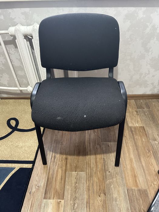 Стулья офисные в хорошем состоянии