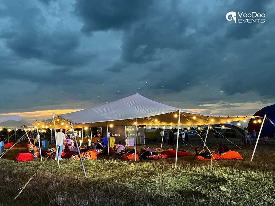 Corturi, mese, scaune pentru evenimente