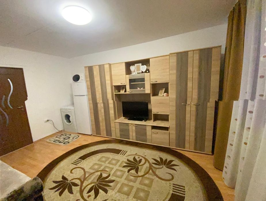 Inchiriez garsoniera 22mp