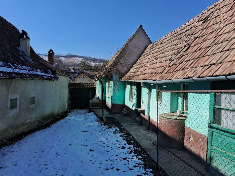 casă de vânzare - grădină și branșamente - sat medieval, săsesc CURCIU
