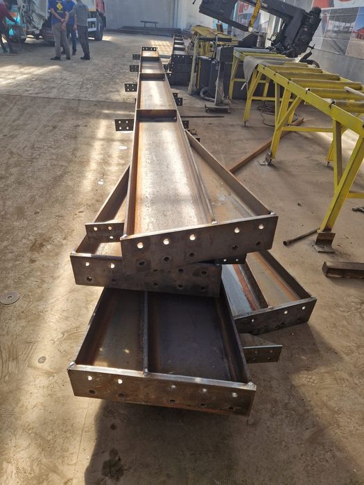 Vand structuri metalice la oferta