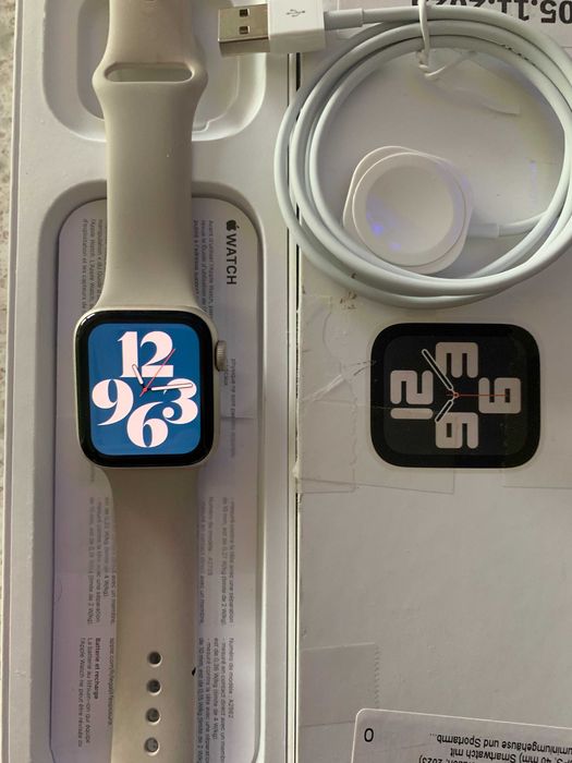 Apple Watch SE  2023 40mm Starlight