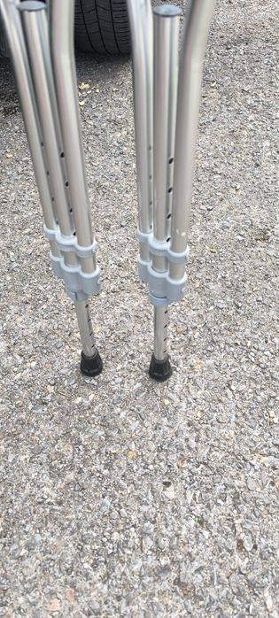 Патерици чисто нови