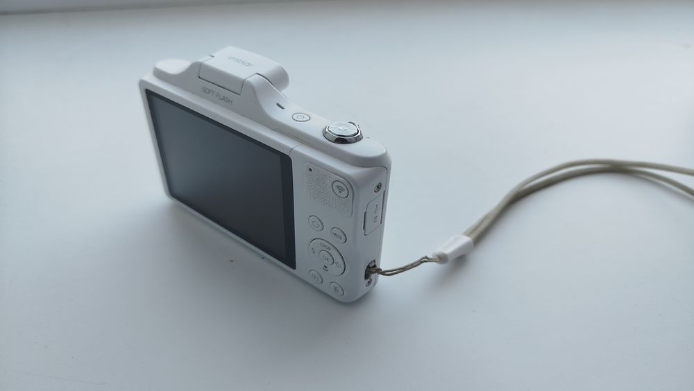 продам Samsung WB50F