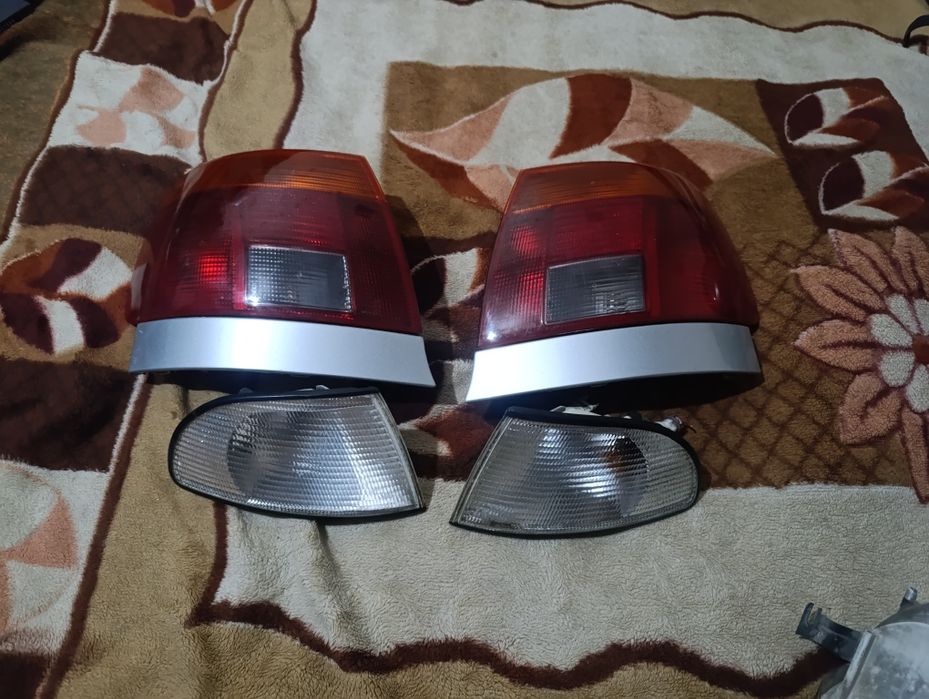 Фары задние на ауди А 4 В5 и поворотники