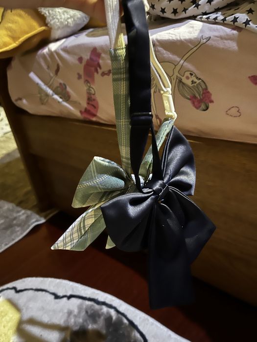 Продам бантики на шею , уена за штуку в школу или просто