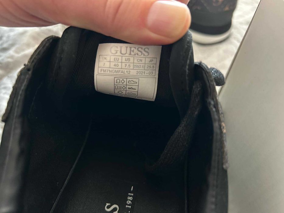 Нови мъжки обувки Guess