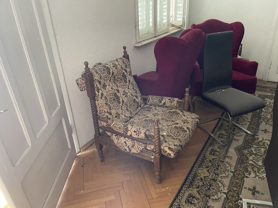 De vanzare canapele , fotolii, mese lemn , scaune