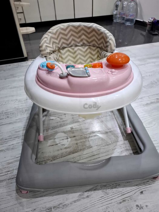 Столче за хранене и проходилка