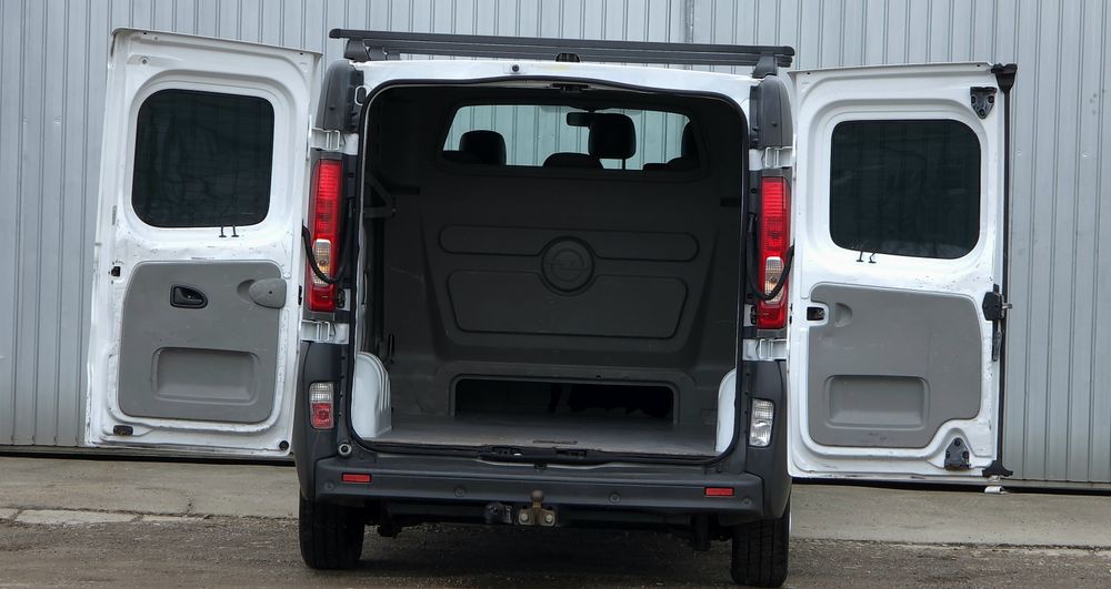 Opel Vivaro 6 locuri mixt si marfa lung 2013