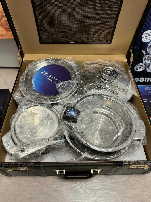 Професионален комплект съдове ZPT International 16 части в куфар.