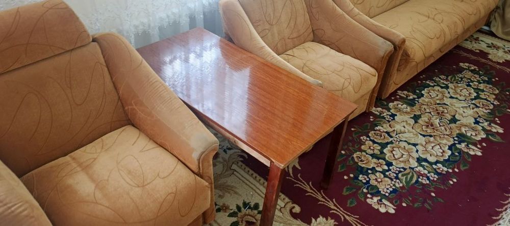 Диван в комплетке