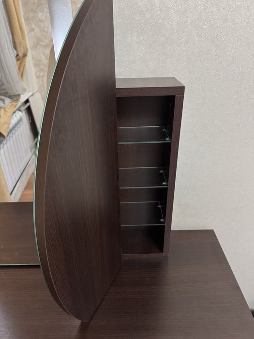 Продам трюмо с зеркалом