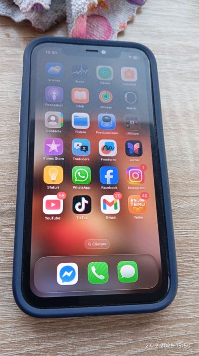 Vând iPhone 11 impacabil