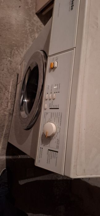 Продавам пералня Miele