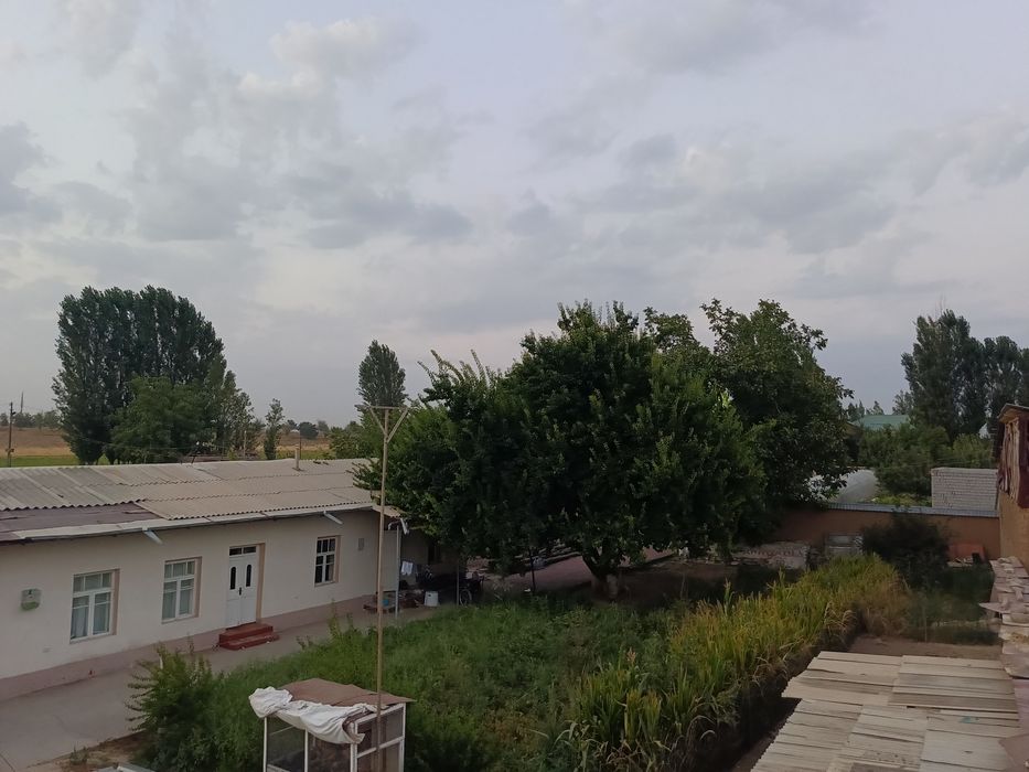 Uy sotiladi 10 sotix