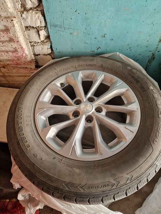 Комплект зимних шин на титановых дисках.