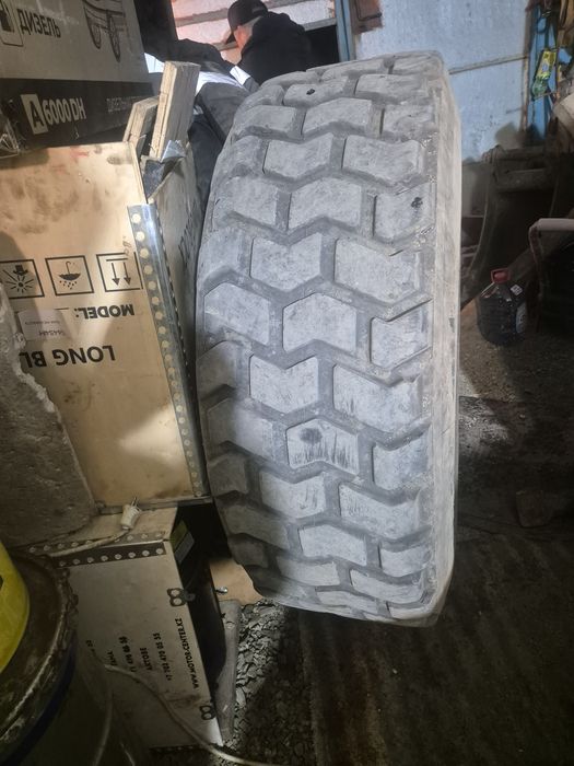 Шины   на экскаватор погрузчик 16.9-28