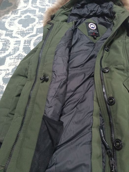 Продам куртку CANADA GOOSE оригинал размер S 42-44