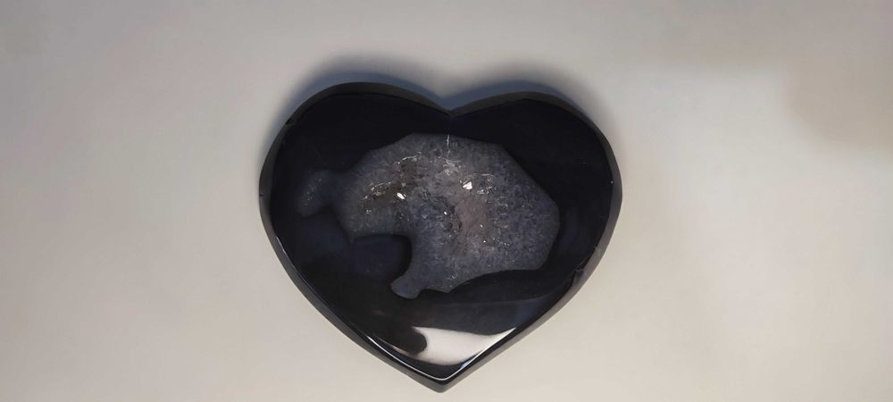 В подарок - сердце из натурального камня АГАТ жеода