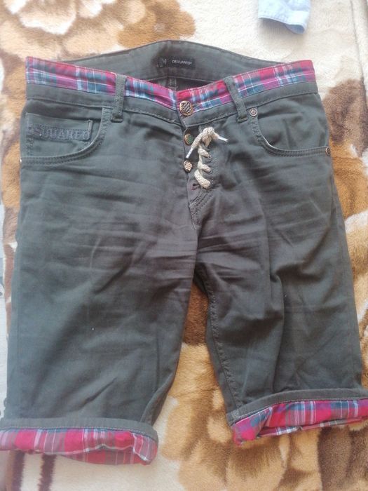 Blugi scurți DSQUARED mărimea 32