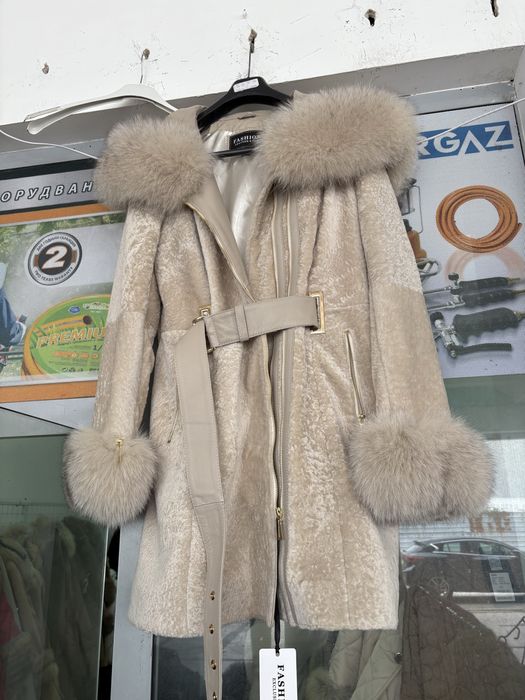 Палто от астраган с естествен косъм лисица