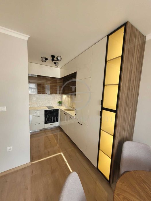 Продава се Тристаен апартамент в Пловдив, Съдийски - 100 кв.м за 2180 €/кв.м - Снимка #1