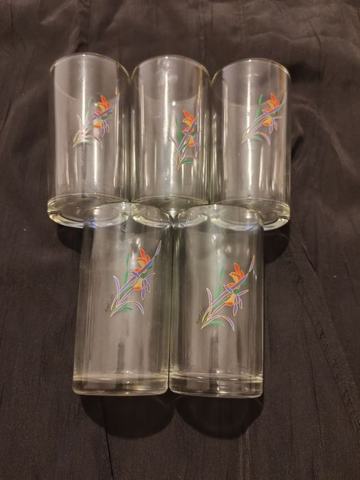 Три комплекта чаши