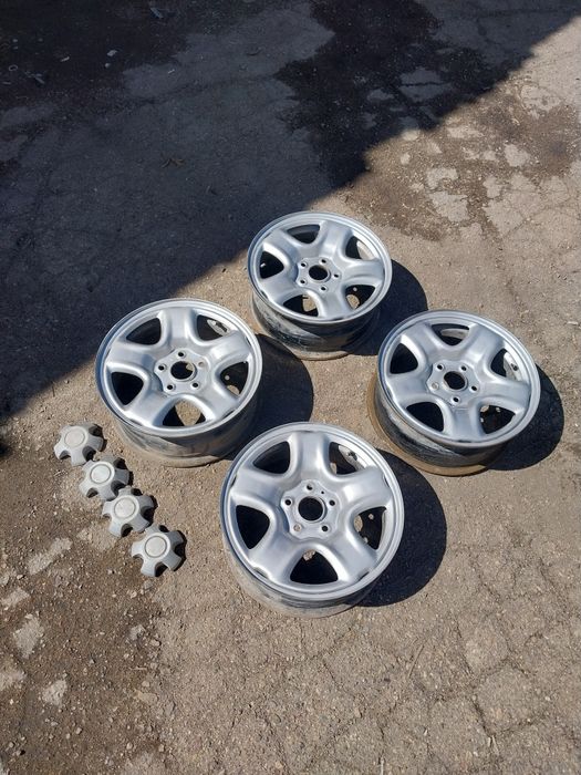Диски R16 железные. На Toyota Rav 4