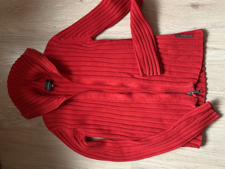 Продавам дънки за момиче /10-13 год./ или слаба жена и 2 жилетки