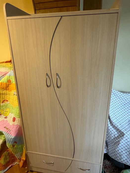 Shkaf sotiladi. Holati yaxshi.